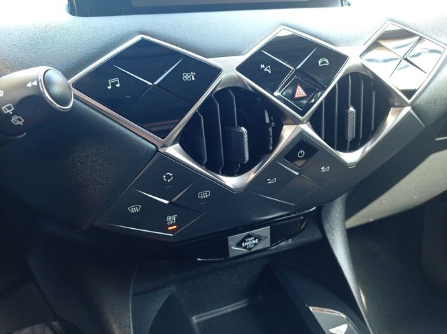DS DS 3 3 Crossback BlueHDi 100 So Chic  - Foto 16