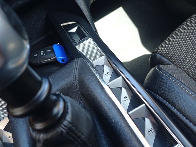 DS DS 3 3 Crossback BlueHDi 100 So Chic  - Foto 15