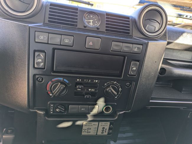 Land-Rover Defender 110 SW E  - Foto 18