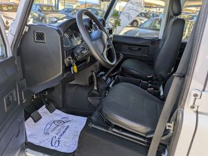 Land-Rover Defender 110 SW E  - Foto 16