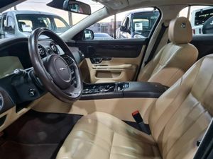 Jaguar XJ Jaguar XJ 3.0 d Luxury 300Hp Pano Virtual Meridian LED-Xenon Leaher Navi Camera KeylessGo Klima PDC ...   - Foto 9