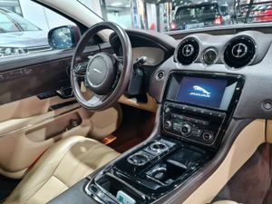 Jaguar XJ Jaguar XJ 3.0 d Luxury 300Hp Pano Virtual Meridian LED-Xenon Leaher Navi Camera KeylessGo Klima PDC ...   - Foto 7