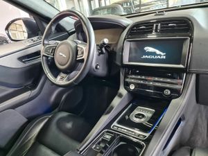 Jaguar F-Pace Jaguar F-Pace 3.0 D S 4WD Aut. 300Hp ... Pano LED-Xenon Navi Sport-Leather Camera KeylessGo Klima PDC   - Foto 10