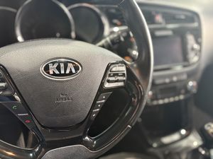 Kia Ceed 1.4 CRDi WGT Business   - Foto 21