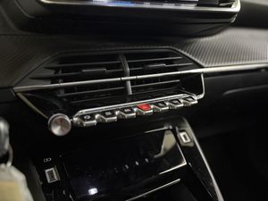 Peugeot 2008 Allure Puretech 100 S&S 6 Vel.   - Foto 10