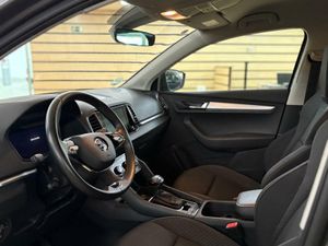 Skoda Karoq 1.5 TSI 110KW (150CV) DSG ACT AMBITION PACK DISEÑO PLUS^PACK MULTIMEDIA M^  - Foto 9