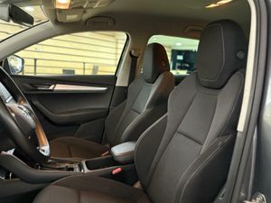 Skoda Karoq 1.5 TSI 110KW (150CV) DSG ACT AMBITION PACK DISEÑO PLUS^PACK MULTIMEDIA M^  - Foto 10