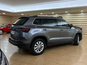 Skoda Karoq 1.5 TSI 110KW (150CV) DSG ACT AMBITION PACK DISEÑO PLUS^PACK MULTIMEDIA M^  - Foto 3