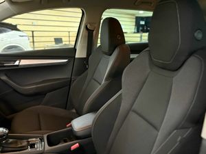 Skoda Karoq 1.5 TSI 110KW (150CV) DSG ACT AMBITION PACK DISEÑO PLUS^PACK MULTIMEDIA M^  - Foto 35