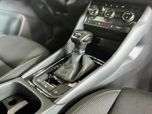 Skoda Karoq 1.5 TSI 110KW (150CV) DSG ACT AMBITION PACK DISEÑO PLUS^PACK MULTIMEDIA M^  - Foto 31
