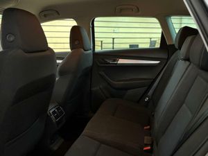 Skoda Karoq 1.5 TSI 110KW (150CV) DSG ACT AMBITION PACK DISEÑO PLUS^PACK MULTIMEDIA M^  - Foto 30