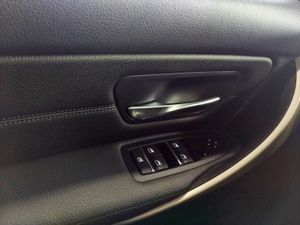 BMW Serie 3 318D TOURING AUT   - Foto 10