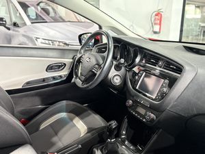 Kia Ceed 1.4 CRDi WGT Business   - Foto 24