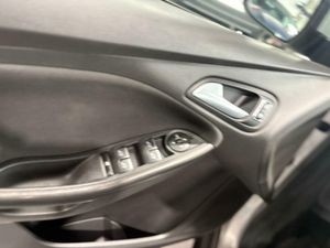 Ford Focus 1.5 tdci 95cv SW  - Foto 23