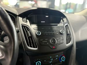 Ford Focus 1.5 tdci 95cv SW  - Foto 18