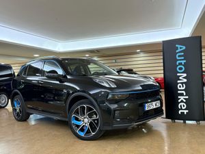 Lynk & Co 01 BASE	1.5 PHEV PINTURA METALIZADA NEGRA	TAPICERÍA NEGRA Y AZUL  - Foto 3