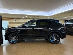 Lynk & Co 01 BASE	1.5 PHEV PINTURA METALIZADA NEGRA	TAPICERÍA NEGRA Y AZUL  - Foto 4