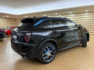 Lynk & Co 01 BASE	1.5 PHEV PINTURA METALIZADA NEGRA	TAPICERÍA NEGRA Y AZUL  - Foto 6