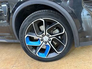 Lynk & Co 01 BASE	1.5 PHEV PINTURA METALIZADA NEGRA	TAPICERÍA NEGRA Y AZUL  - Foto 11