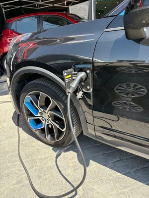 Lynk & Co 01 BASE	1.5 PHEV PINTURA METALIZADA NEGRA	TAPICERÍA NEGRA Y AZUL  - Foto 42