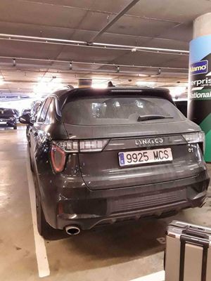 Lynk & Co 01 BASE	1.5 PHEV PINTURA METALIZADA NEGRA	TAPICERÍA NEGRA Y AZUL  - Foto 45