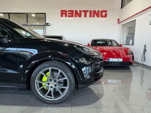 Porsche Cayenne Coupé E-Hybrid Platinum Edition  La edición Platinum añade un toque de exclusividad con detalles en platino satinado, llantas RS Spyder Design de 21 pulgadas y otros elementos de diseño específicos.   - Foto 50