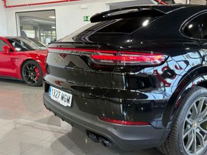 Porsche Cayenne Coupé E-Hybrid Platinum Edition  La edición Platinum añade un toque de exclusividad con detalles en platino satinado, llantas RS Spyder Design de 21 pulgadas y otros elementos de diseño específicos.   - Foto 51