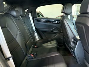 Porsche Cayenne Coupé E-Hybrid Platinum Edition  La edición Platinum añade un toque de exclusividad con detalles en platino satinado, llantas RS Spyder Design de 21 pulgadas y otros elementos de diseño específicos.   - Foto 25