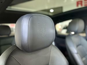 Porsche Cayenne Coupé E-Hybrid Platinum Edition  La edición Platinum añade un toque de exclusividad con detalles en platino satinado, llantas RS Spyder Design de 21 pulgadas y otros elementos de diseño específicos.   - Foto 22