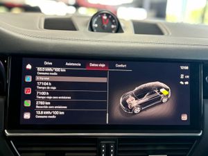 Porsche Cayenne Coupé E-Hybrid Platinum Edition  La edición Platinum añade un toque de exclusividad con detalles en platino satinado, llantas RS Spyder Design de 21 pulgadas y otros elementos de diseño específicos.   - Foto 41