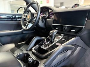 Porsche Cayenne Coupé E-Hybrid Platinum Edition  La edición Platinum añade un toque de exclusividad con detalles en platino satinado, llantas RS Spyder Design de 21 pulgadas y otros elementos de diseño específicos.   - Foto 21