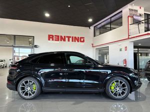 Porsche Cayenne Coupé E-Hybrid Platinum Edition  La edición Platinum añade un toque de exclusividad con detalles en platino satinado, llantas RS Spyder Design de 21 pulgadas y otros elementos de diseño específicos.   - Foto 4