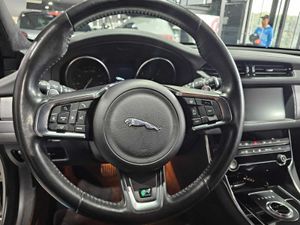 Jaguar XF 2.0D 180CV RSPORT AWD AUTO.   - Foto 10