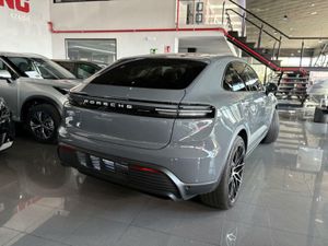 Porsche Macan 4 ELECTRIC   - Foto 4