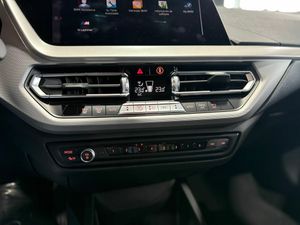 BMW Serie 1  SERIES HATCH 1.5 118I (100KW) Opcionales: 2.157 €  - Foto 9