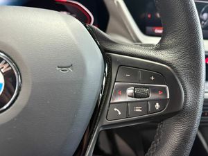 BMW Serie 1  SERIES HATCH 1.5 118I (100KW) Opcionales: 2.157 €  - Foto 14