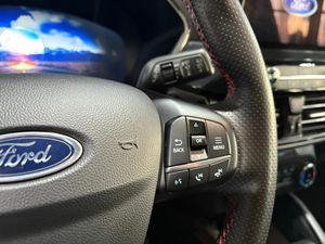 Ford Kuga ST-LINE 2.5 DURATEC PHEV 165KW AUTO ST-LINE 1.5T ECOBOOST 110KW (150CV) ALFOMBRILLAS DE MALETERO REVERSIBLE^PAQUETE TECH^RUEDA DE REPUESTO MINI^CABLE DE CARGA PÚBLICA CON BOLSA^  - Foto 17