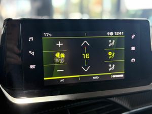 Peugeot 2008 ALLURE PACK PURETECH 130 S&S 6 VEL. MAN TAPICERÍA COZY NEGRO CON PESPUNTES EN AZUL  - Foto 14