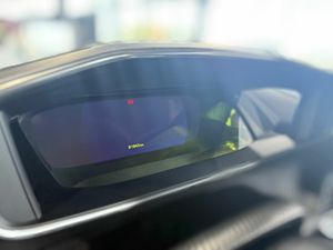 Peugeot 2008 ALLURE PACK PURETECH 130 S&S 6 VEL. MAN TAPICERÍA COZY NEGRO CON PESPUNTES EN AZUL  - Foto 18