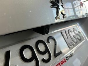 Peugeot 2008 ALLURE PACK PURETECH 130 S&S 6 VEL. MAN TAPICERÍA COZY NEGRO CON PESPUNTES EN AZUL  - Foto 20