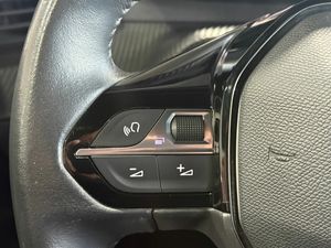 Peugeot 2008 ALLURE PACK PURETECH 130 S&S 6 VEL. MAN TAPICERÍA COZY NEGRO CON PESPUNTES EN AZUL  - Foto 17