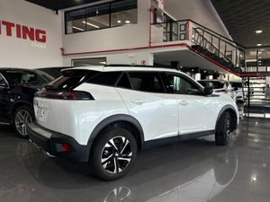 Peugeot 2008 ALLURE PACK PURETECH 130 S&S 6 VEL. MAN TAPICERÍA COZY NEGRO CON PESPUNTES EN AZUL  - Foto 5