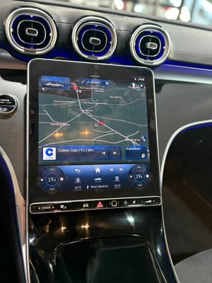 Mercedes Clase C C 200 D AMG Line Premium Plus ROJO PATAGONIA METALIZADO (DESIGNO  - Foto 25