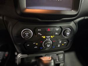 Jeep Renegade EHYBRID 1.5 96KW(130CV) LIMITED ATX GRAPHITE GREY (METALIZADO)	TELA NEGRO  - Foto 25