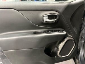 Jeep Renegade EHYBRID 1.5 96KW(130CV) LIMITED ATX GRAPHITE GREY (METALIZADO)	TELA NEGRO  - Foto 20