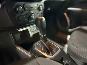 Jeep Renegade EHYBRID 1.5 96KW(130CV) LIMITED ATX GRAPHITE GREY (METALIZADO)	TELA NEGRO  - Foto 16