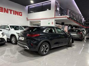 Kia XCeed 1.0 T-GDI BUSINESS 74KW 100CV BLACK PEARL (METALIZADO)	TELA NEGRA  - Foto 5