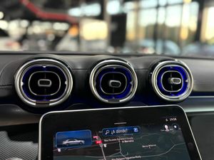 Mercedes Clase C C 200 D AMG Line Premium Plus ROJO PATAGONIA METALIZADO (DESIGNO  - Foto 23