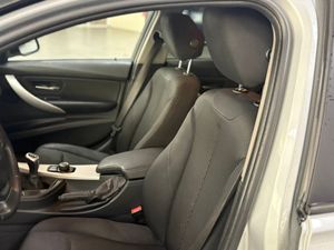 BMW Serie 3 318d TOURING   - Foto 13