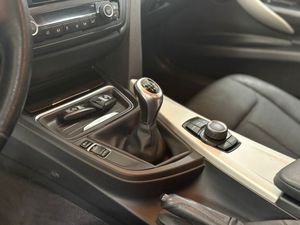 BMW Serie 3 318d TOURING   - Foto 12